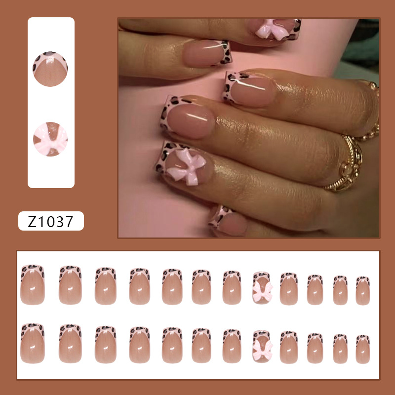 Unghie finte quadrate rosa con - Decorating Tip Set recensione e prezzo