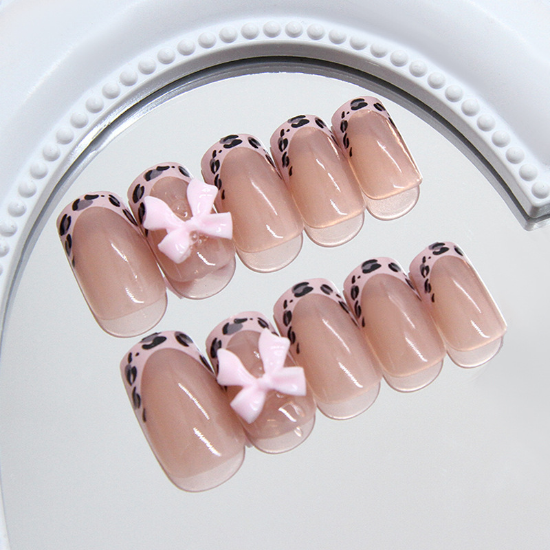 Unghie finte quadrate rosa con - Decorating Tip Set recensione e prezzo